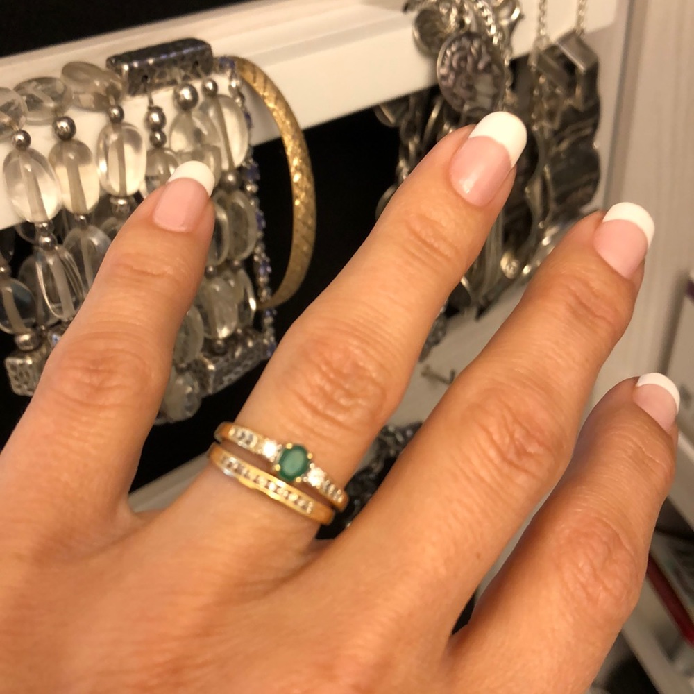 14 kt gold natural emerald and diamond ring. - Picture 3 of 16